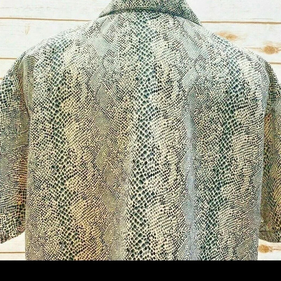 IMPRESSIONS Women Short Sleeve Button Down Collared Animal Print Shirt Sz Large - Picture 8 of 12